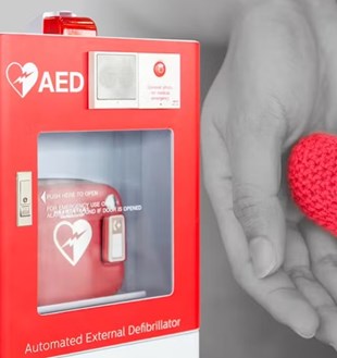 What is the Biggest Advantage of Using an AED in Emergencies?
