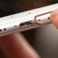 IPhone चार्जिंग पोर्ट को कैसे साफ करें