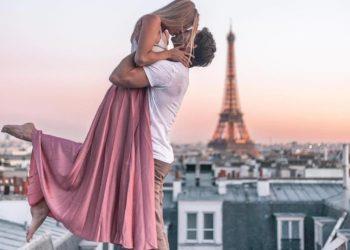 «В обмороке» с набором фотографий романтических и страстных пар, целующихся друг с другом.