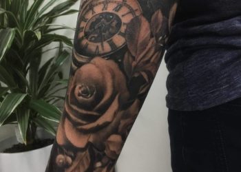 Sugerencia de más de 50 modelos de tatuajes de rosas y relojes extremadamente sexys.