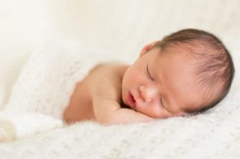 Cum îi ajută copiii să-și dezvolte inteligența poziția de dormit a unui nou-născut?