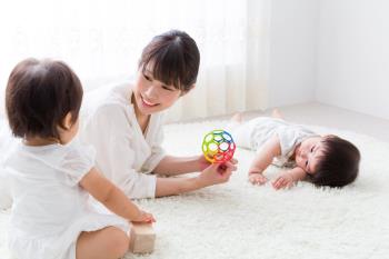 10 jogos internos para bebês que ficam absorvidos por horas sem ficar entediados com os pais