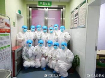 7 infirmières de Wuhan prenant des pilules de sevrage pour se concentrer sur la lutte contre le virus Corona - Ce sont les plus belles mères