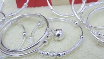 Wear jewelry for babies - pretty little, but too much harm