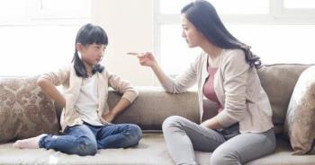 Schimpfe mit deinem Kind übermäßig - das Kind wird ahnungslos dumm