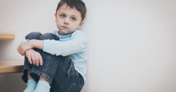Il comportamento provocatorio influisce sullo sviluppo del linguaggio nei bambini autistici?