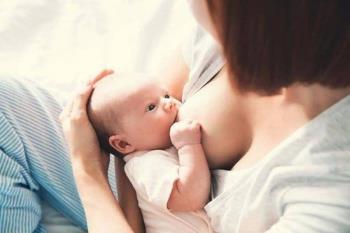 Comment tenir un bébé allaité dans la meilleure position selon les conseils dun médecin
