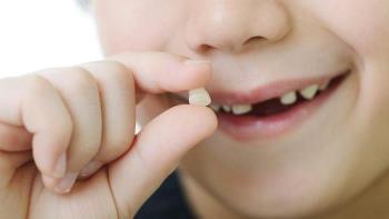 कैसे सुरक्षित रूप से बच्चे के दांत, सही और सुंदर स्थायी दांत के लिए बच्चे के दांत निकालने के लिए?