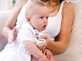 Sughițul nou-născutului este un fenomen neobișnuit?