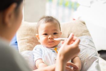 ¿Cuántos meses de edad pueden comer yogur los bebés? ¿Qué deben tener en cuenta las mamás?