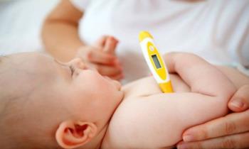 집에서 아기의 열을 줄이는 안전하고 효과적인 9 가지 방법, 엄마는 기억해야합니다!