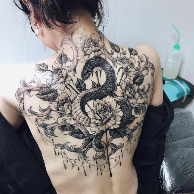 Collection des plus beaux motifs de tatouage au dos