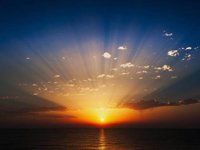 सुबह सबसे सुंदर सूर्योदय का संश्लेषण