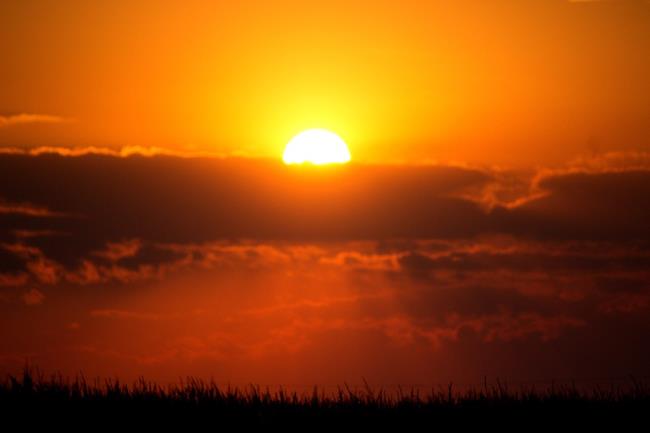 Sintesis matahari terbit yang paling indah pada awal pagi