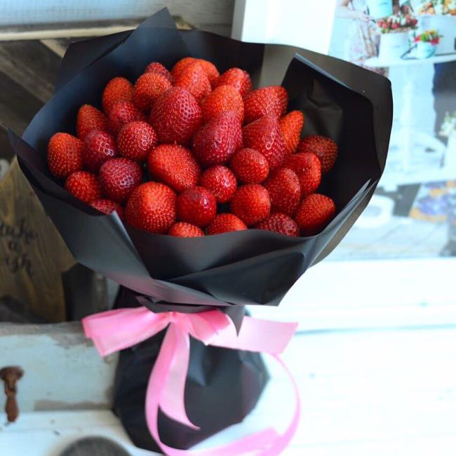सबसे सुंदर स्ट्रॉबेरी गुलदस्ता का संग्रह