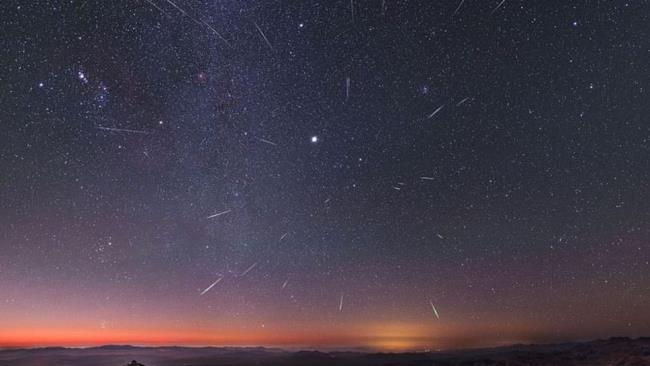 Ringkasan gambar meteor yang paling indah