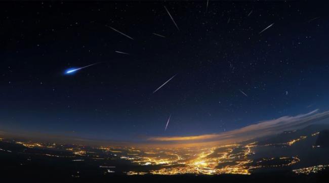 Сводка самых красивых метеорных изображений