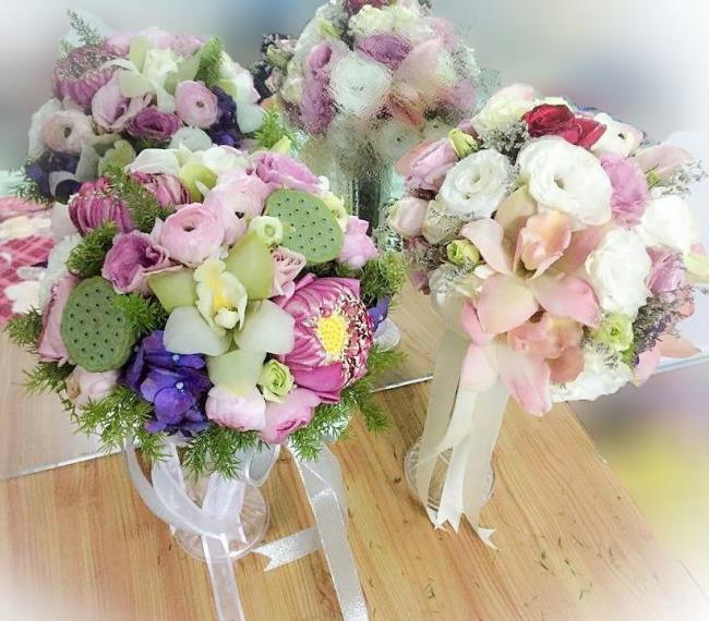 Beautiful auspicious wedding bouquet