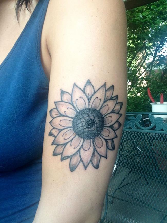 Collection of the most beautiful sunflower tattoo patterns