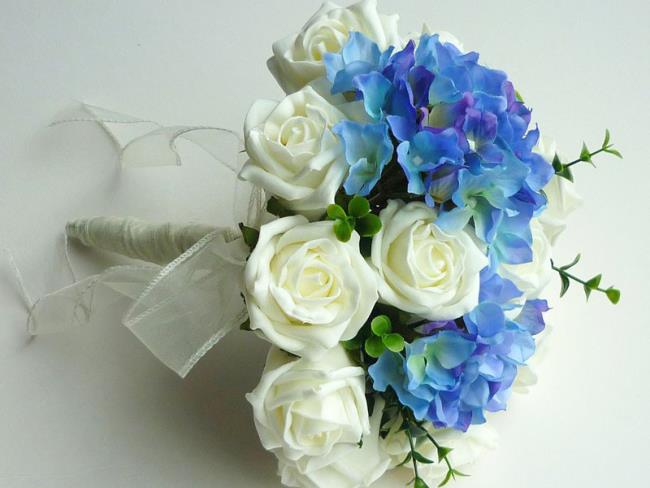 Gambar-gambar indah karangan bunga hydrangea pernikahan yang indah