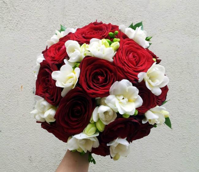 Pictures of beautiful rose wedding bouquets 
