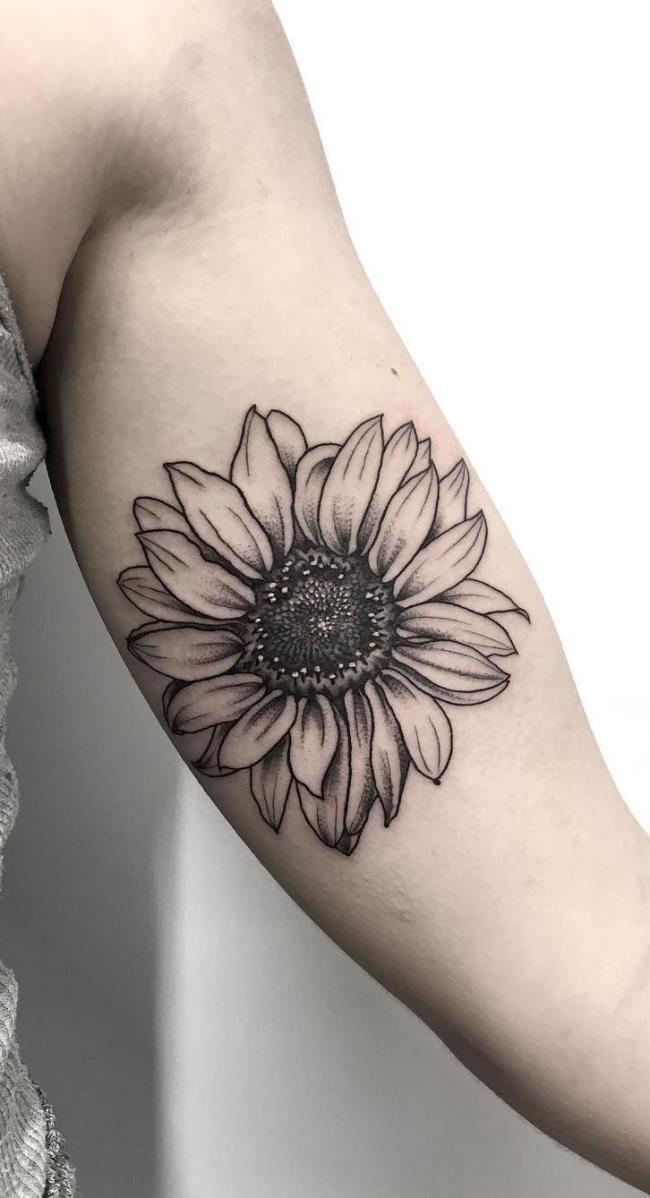 Collection of the most beautiful sunflower tattoo patterns
