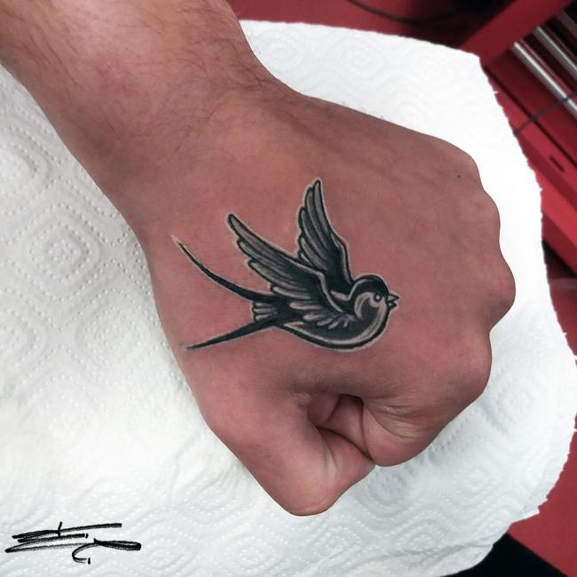 Empfehlen Sie mehr als 50 der schönsten Schwalben-Tattoo-Muster