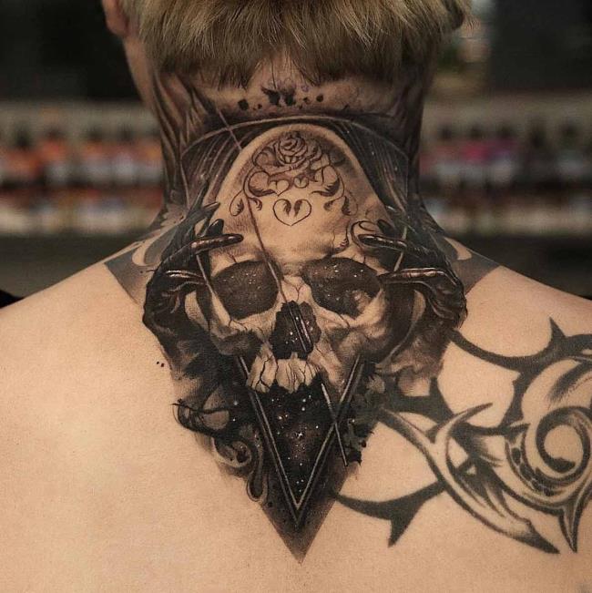 Предлагая 50 уникальных и уникальных мужских татуировок на шею