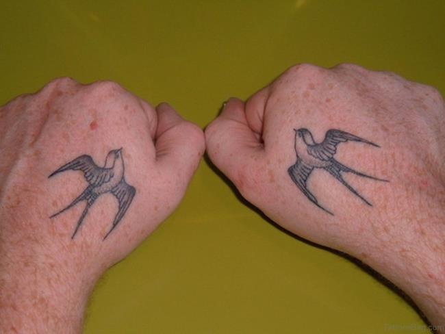 Consiglia 50+ più bei disegni del tatuaggio della rondine
