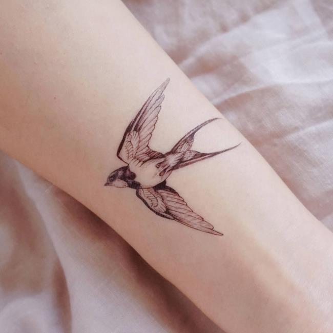 Empfehlen Sie mehr als 50 der schönsten Schwalben-Tattoo-Muster