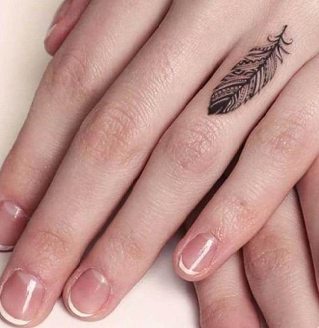 Koleksi tato pergelangan tangan yang sangat unik untuk Anda