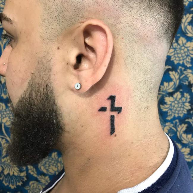 Sugiere 50 diseños únicos y únicos de tatuajes de cuello para hombres