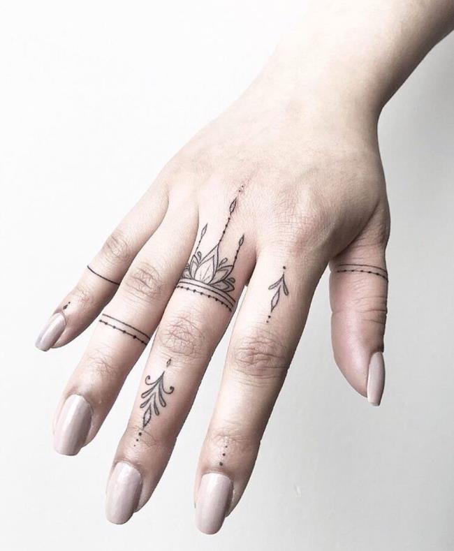 आपके लिए बेहद अनोखी कलाई टैटू का संग्रह