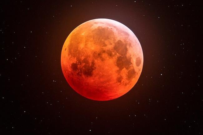 सबसे सुंदर रक्त चंद्रमा छवियों का संग्रह