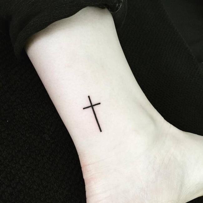 Samenvatting van de meest indrukwekkende cross tattoo-patronen