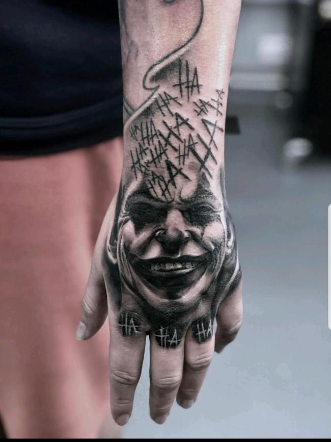 Collezione di modelli di tatuaggi Joker pieni di mistero ed estremamente attraenti