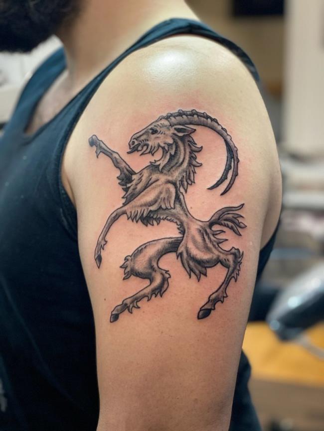 Verzameling van 50 draken tattoo patronen op de arm