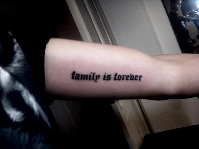 Colecția de tatuaje pentru familie, Familia este pentru totdeauna mai ales semnificativă
