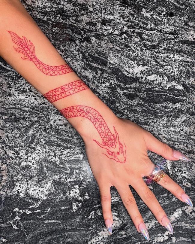 Collection de 50 motifs de tatouage de dragon sur le bras