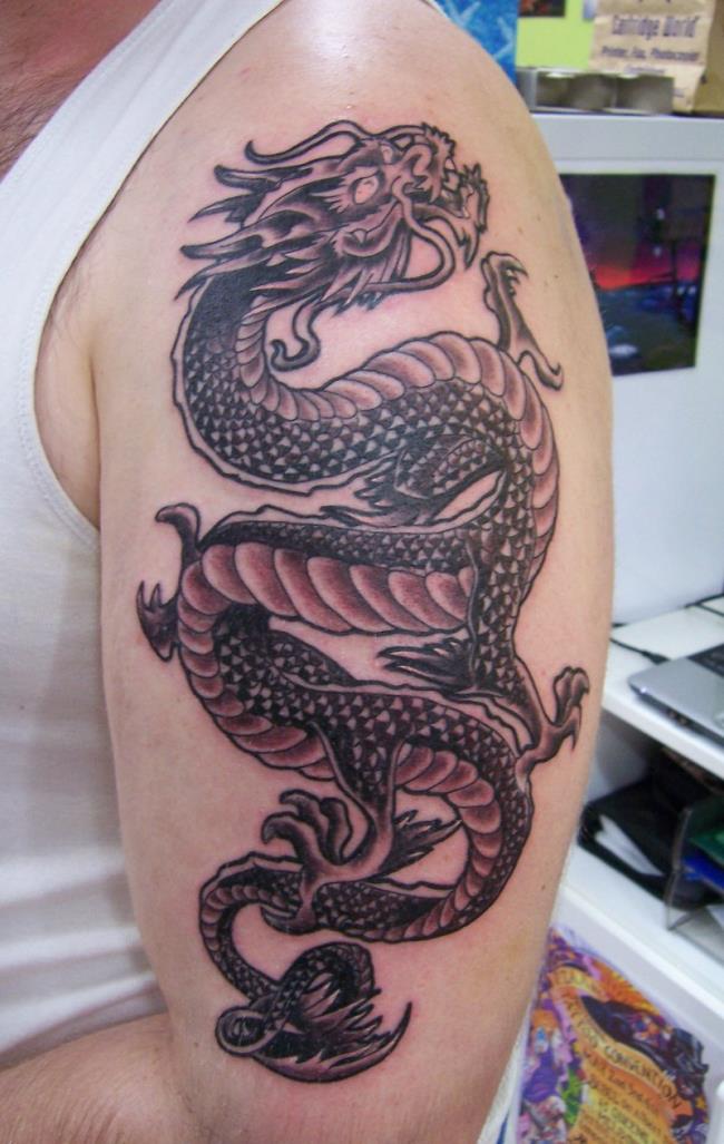 Colecție de 50 de modele de tatuaje de dragon pe braț