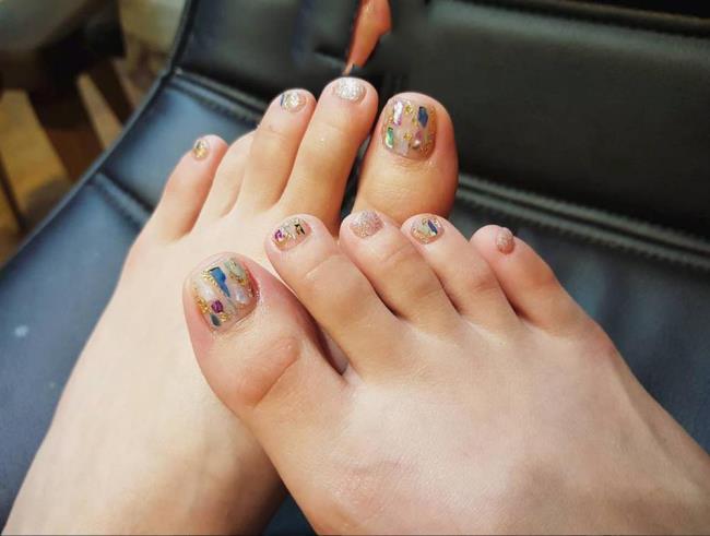 Resumen de unas hermosas y lujosas uñas de los pies