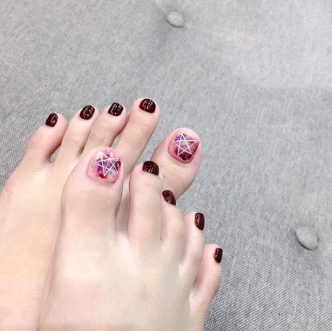 कुछ सुंदर और शानदार toenails का सारांश