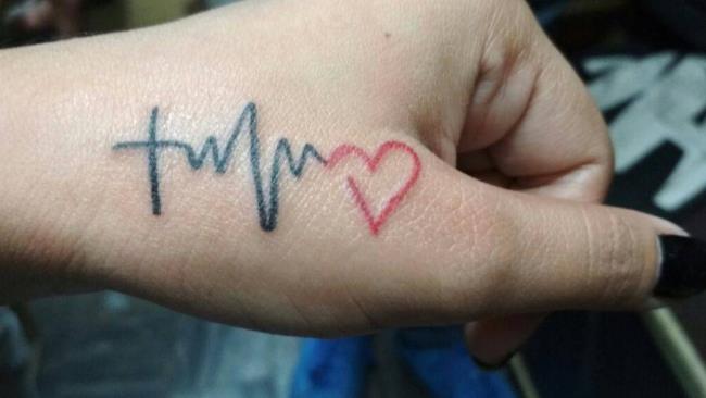 Recommander plus de 50 modèles de tatouage de fréquence cardiaque extrêmement significatifs