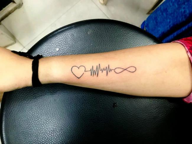 50+ son derece anlamlı kalp atış hızı dövme desenleri tavsiye