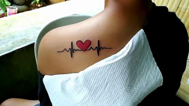 Empfehlen Sie mehr als 50 äußerst aussagekräftige Herzfrequenz-Tattoo-Muster
