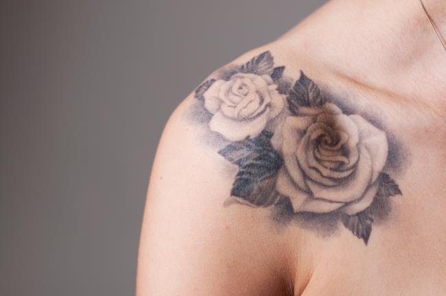 Coleção das mais impressionantes imagens de tatuagem de rosa