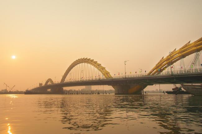Résumé de l'image du pont du dragon de Da Nang