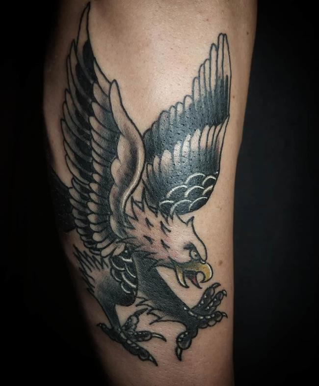 Koleksi pola tato elang yang kuat dan kuat