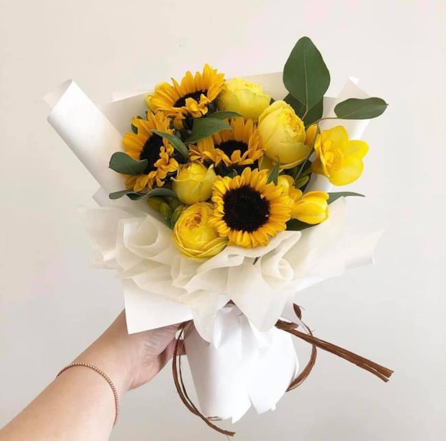 Bouquet of beautiful sunflowers 4