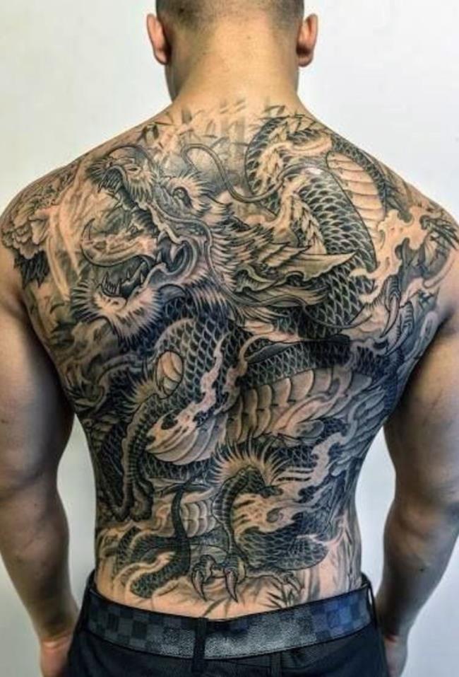 Sugestii de peste 50 de modele de tatuaje la spate extrem de strânse, care nu pot fi ratate